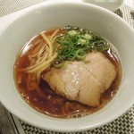 らぁめんや やしげる -  醤油らぁめん