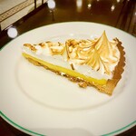 オー バカナル - メレンゲの角かと思いきやクリームの角だった。熟練のスタッフが店で手作りしてるそう