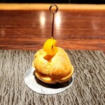 YAKITORI 燃 es - 米粉で作ったシュークリームの皮の中身はリエット、パプリカのピクルスも一緒