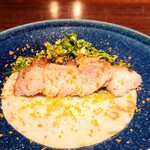 YAKITORI 燃 es - 手前からクルクル巻いていただきます(鶏のクレープ包み)