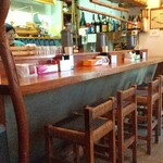 麺酒房 うさぎ家 - 店内（カウンター）