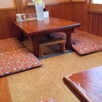 麺酒房 うさぎ家 - 店内（小上がり）