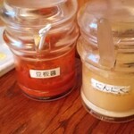 麺酒房 うさぎ家 - 卓上調味料