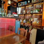 フォルトゥーナ - 店内。カウンター席より望む