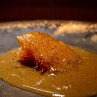 乾燥フカヒレをゆっくり丁寧に...極太繊維のフカヒレ