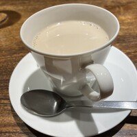 シャンパン食堂 - 〆のホットカフェラテ♪