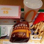 マクドナルド - 料理写真:濃厚デミ＆タルタルグラコロのセット(790円税込)、チキンマックナゲット15ピース(期間限定で特別価格の490円税込ですた)
