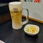 日本酒メインのお店ですが、最初は生ビールで喉の洗浄です