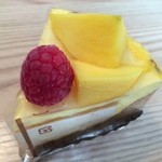 コラージュ -  フレッシュなマンゴーをたっぷりと使ったケーキ。美味です！