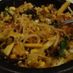 ビストロ茶葉蘭 -  石焼きビビンバを混ぜて