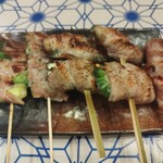 武蔵小山 神鶏 - アスパラの肉巻き269円×2、ピーマンの肉巻き318円×2、トマトの肉巻き249円