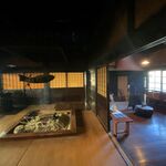 峠の茶屋 - 火が入っている囲炉裏