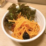 すみれ - お通しのキャロットラペ