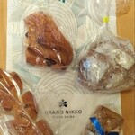 ベーカリー&ペストリー・ショップ - お土産でやって来た  お試しセット？ 800円  持ち帰り袋無料サービス有・ありがとうございます。