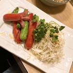 すみれ - ししとうと赤ウインナー炒め650円