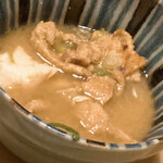 すみれ - 鶏皮味噌煮込み500円（食べかけ）