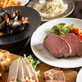 前菜からパスタ、肉料理まで味わえる飲み放題付パーティプラン