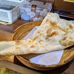 本場のインド料理 ラドウニ - ナン