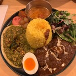 チキュウ マサラ - 料理写真:combo curry & soup 2,000円（税込）　