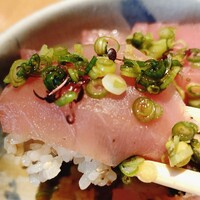 丸新 - 極上キハダマグロたっぷり丼　WAKE UP