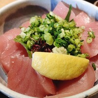 丸新 - 極上キハダマグロたっぷり丼