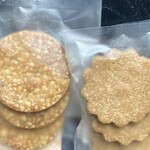 パティスリー サヴール オン ドゥスール - ←左エダム　　　　右スペキュロス→