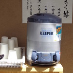 日本橋海鮮丼 つじ半 -  自由に飲める麦茶