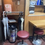 松よし - 内観(昭和レトロな面影も残る店内)