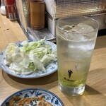 松よし - お通しキャベツおかわり＆2杯目のライム酎ハイw