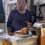 松よし - 焼きたて牛ホルモン串焼き(＆昔を語るオモニ(姉))！