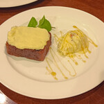 ガネーシュ - キャロットケーキとハニーアイス(800円)