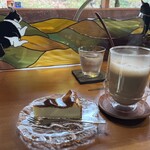 カフェ ヴァン - カフェラテ ¥700- 　チーズケーキ ¥450-