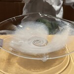 銀座 しのはら - 雪景色のイメージのガラス　確かオーダーものだった気がします