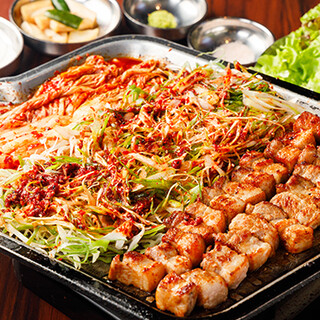 厚切りカットで提供する“サムギョプサル”が当店一推し！