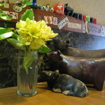 Yanagi No Bambani Shikitei -  テーブルに…可愛いお花と牛♪