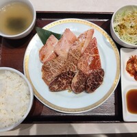 馬車道 de 焼肉 DOURAKU CORRIDA 北仲ブリック＆ホワイト店 - 