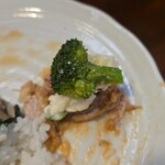 キッチン ブルー グローブ - ポテサラ、ブロッコリーを添えて