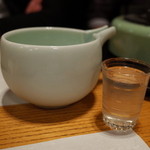 Yama saki - 日本酒はこんな感じで グラスはちょっと変わりました  