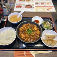 石庫門 田町店 - 四川麻婆豆腐セット＋餃子3個
