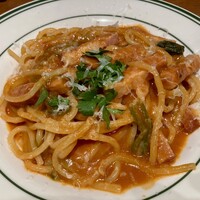 acero - ベーコンとほうれん草のトマトクリーム