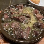 ニクバルダカラ - 牛タンアヒージョ