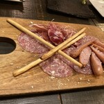 ニクバルダカラ - 生ハムとソーセージ盛り合わせ