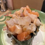 回転寿し トリトン - 海鮮爆弾軍艦