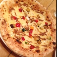 Osteria UVA RARA 横浜 - 季節の野菜のピッツァ バーニャカウダソース♪♪
                美味しい(*^^*)