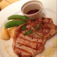Osteria UVA RARA 横浜 - 三元豚の炭火焼！！