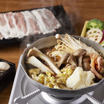 黒豚ときのこの薬膳しゃぶしゃぶ