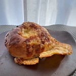 うーぱんベーカリー - ベーグル・・はみ出したチーズがカリカリで、こういう部分好きです。^^
