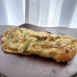 うーぱんベーカリー - レンコンとチーズのパン