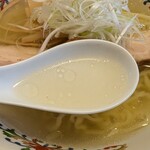 喜一 - 鶏ガラをベースの繊細なスープ