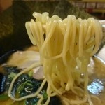 横浜ラーメン　山藤家 - 三河屋製麺の太麺